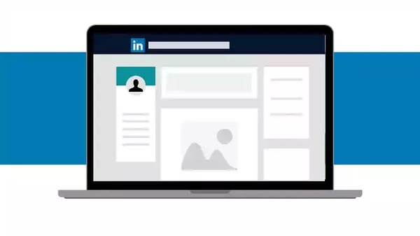 Cum să vă îmbunătățiți profilul LinkedIn pentru 2026