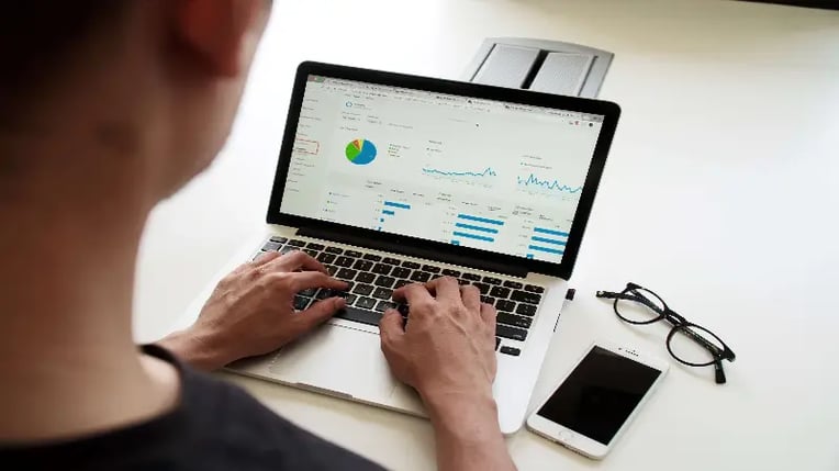 [PPC] Wie man verschwendete Werbeausgaben identifiziert und reduziert